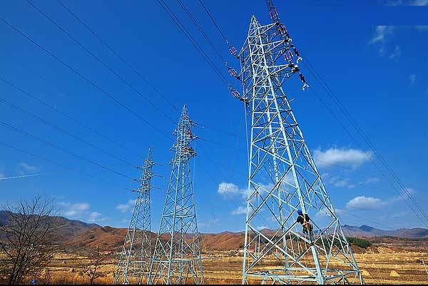 新疆天威建达线路器材公司--电力铁塔1